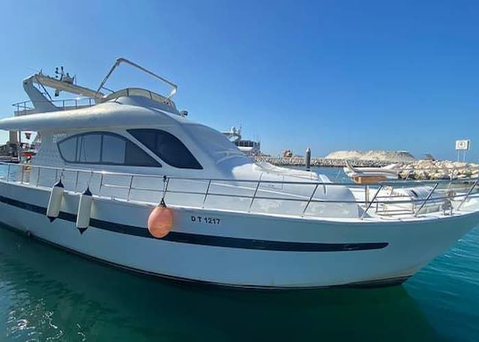 yacht day hire dubai